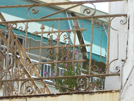 Balcony railings