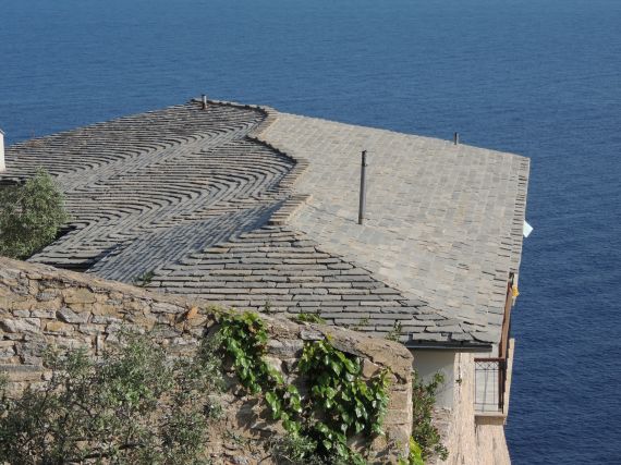 Roof with slate tiles